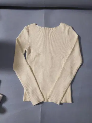 Louere 리브 편직 화이트 긴팔 니트 M 사이즈 아이보리