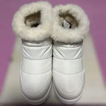 BEARPAW 화이트 어그 부츠
