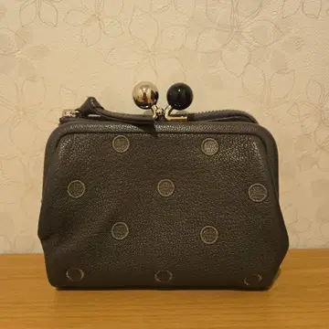 perche 천연 가죽 다크 그레이 도트 무늬 접이식 지갑