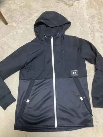 언더아머 퍼포먼스 니트 하이브리드 자켓