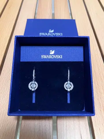 Swarovski 서클형 크리스탈 귀걸이