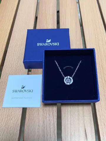 Swarovski 실버 라운드 펜던트 목걸이