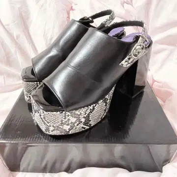 YOSUKE 요스케 통굽 백 벨트 샌들