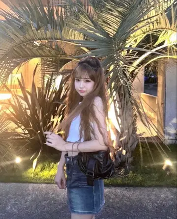 다크 브라운 가죽 숄더백