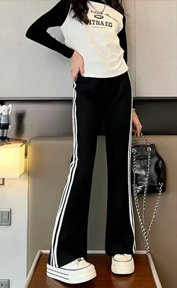 사이드라인 플레어 팬츠 블랙 화이트 라인 캐주얼 스트릿