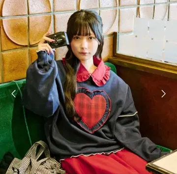 쿠틸과 레트로 하트 프릴 모듬 맨투맨 신기루 아뮤