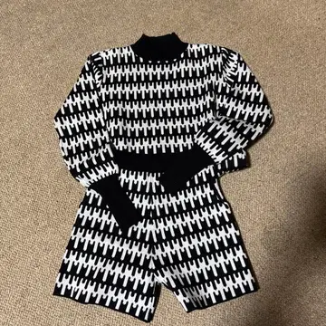 기하학 패턴 셋업 블랙 화이트