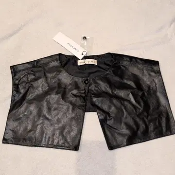 [ 새상품 ] SUM1 STYLE 스미스타일 양가죽 탈착식 옷깃 블랙