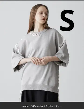 CLEL 핸드스티치 반팔 사이드레이스 니트 그레이