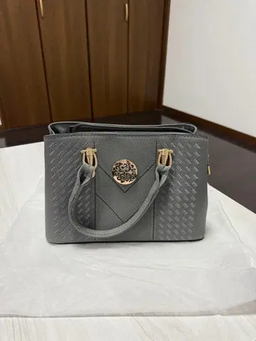 (가격 인하 가능) 그레이 로고 숄더백