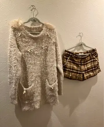 아이보리 니트 & 브라운 체크 숏팬츠 셋업