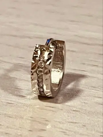 AVALANCHE 10K WG 지르코니아 후프 귀걸이 11mm