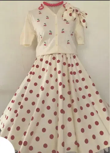 레트로 도트 무늬 스커트