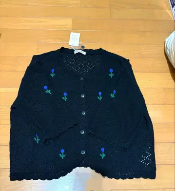 새상품 Samansa Mos2 꽃 모티브 V넥 가디건 블랙 면