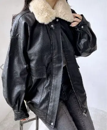 INGNI 잉그 퍼 티펫 부착 인조 가죽 블루종 블랙