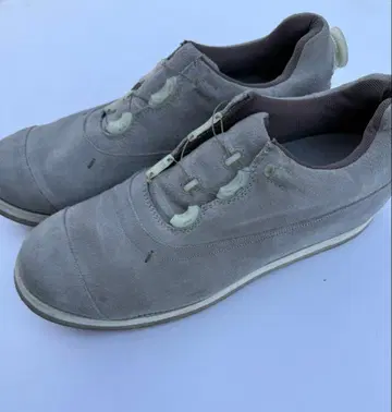 SPECTUSSHOECO. 그레이 스웨이드 신발