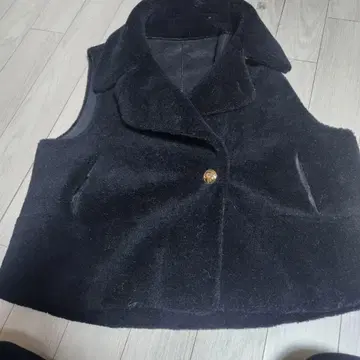 블랙 플리스 베스트 버튼 포함