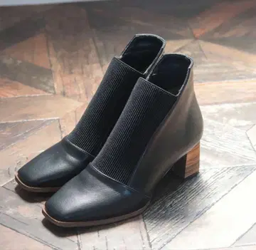 SESTO 세스토 우드 힐의 밴딩 핏 앵클 부티 스타일 펌프스