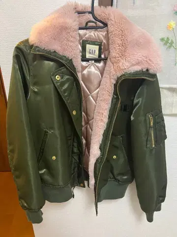 GAP 올리브 그린 퍼 자켓