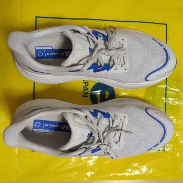 HOKA SKYWARD 러닝화 27.5cm