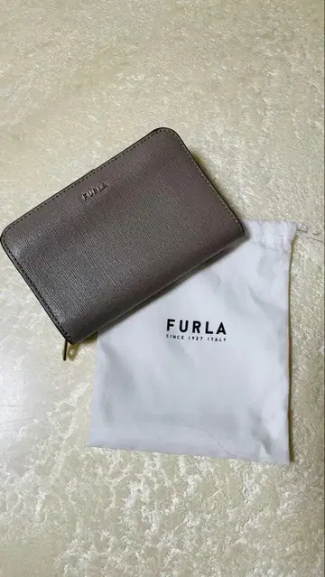FURLA 그레이 접이식 지갑