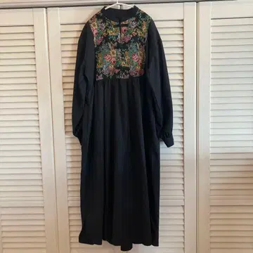 블랙 꽃무늬 자수 롱 원피스 차이나 버튼