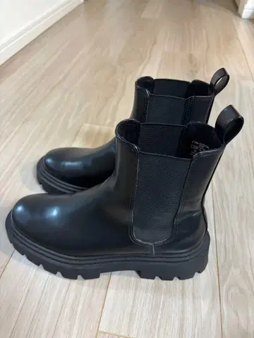 사이드 고어 부츠 블랙 통굽