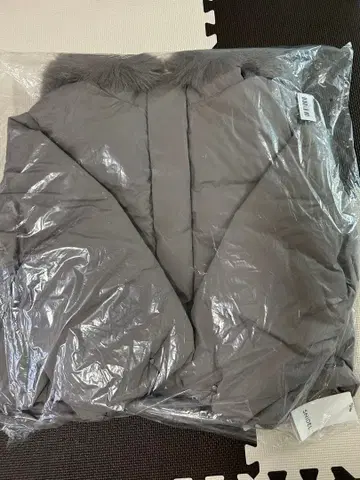 이번 시즌 신상 SNIDEL 그레이 다운 자켓