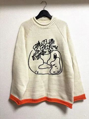 새상품급 리틀 꽃병과 꽃 자수의 크림색 니트 스웨터 오렌지