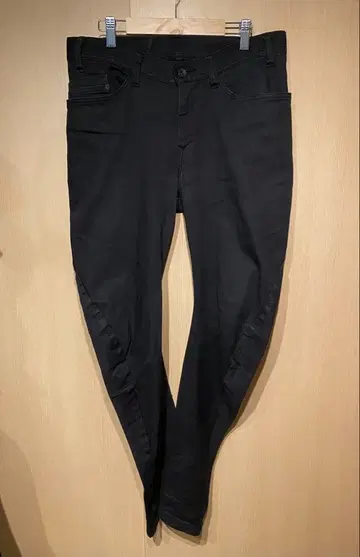 JULIUS 22PF 인다이렉트 트위스트 데님 스키니 팬츠