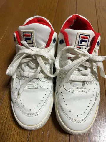 FILA 화이트/레드 하이컷 스니커즈
