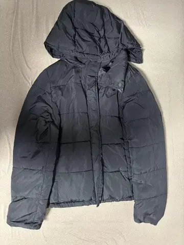 블랙 후드 부착 다운 자켓