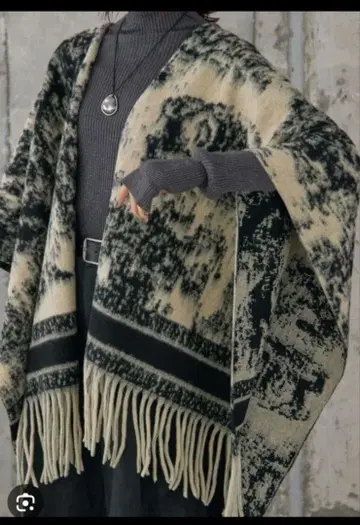 ESICA 자카드 직물 프린지 판초