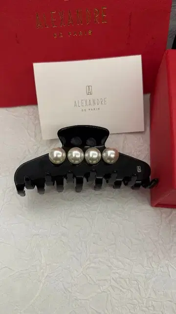 ALEXANDRE DE PARIS 펄 장식 헤어 클립