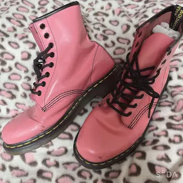 닥터마틴 8홀 부츠 핑크