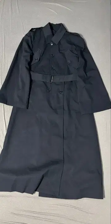 블랙 트렌치코트 벨트 슬리브리스