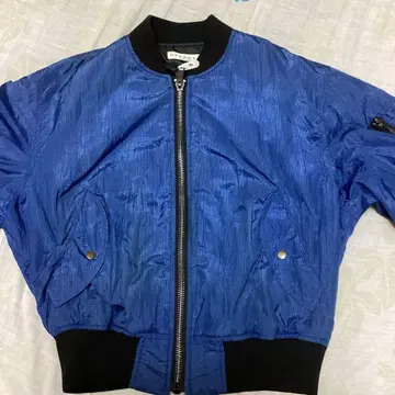 파란색 MA-1 스타일 자켓