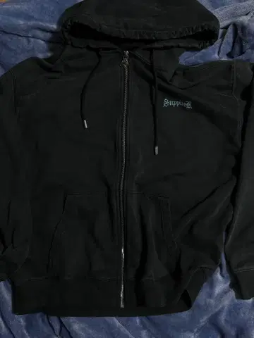 SuppliR 블랙 풀 집업 후드티