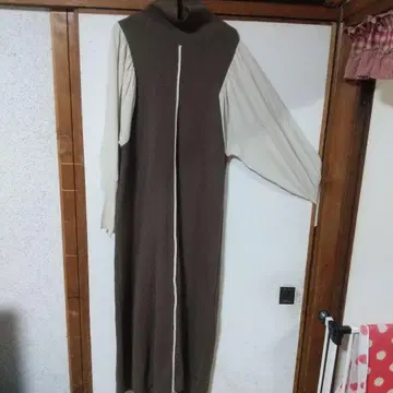 브라운과 아이보리 니트 원피스