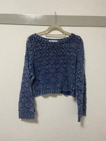 ZARA 다크 블루 니트 패턴 크롭 스웨터