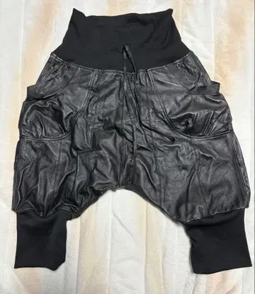 WORCA 가죽 사루엘 하프 팬츠 천연 가죽