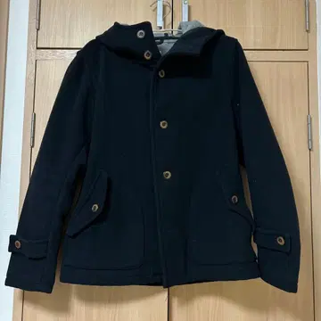 블랙 후드 부착 하프 코트