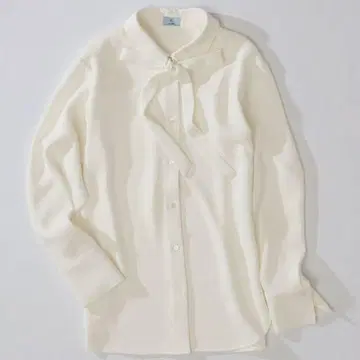 쿠미쿄쿠 포인티드 칼라 보타이 블라우스