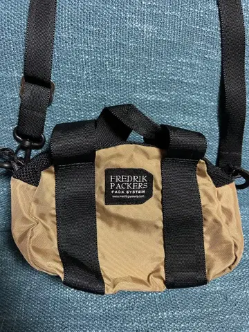 프레드릭 패커스 숄더백