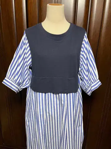 네이비와 스트라이프의 원피스