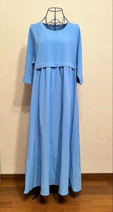 라이트 블루 롱 원피스 반팔 허리 절개