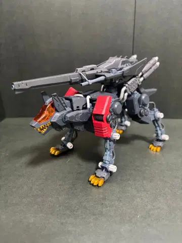 코만도 울프 아바인 사양 페인팅