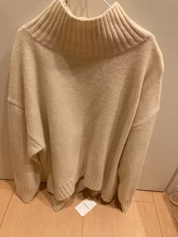 La Totalite 울 캐시미어 하이넥 니트 풀오버 미색