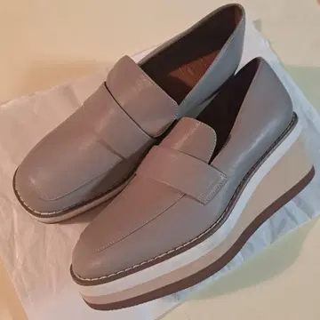 새상품 [ staccato ] 약 27000엔 가죽 핸드 스티치 그레이지