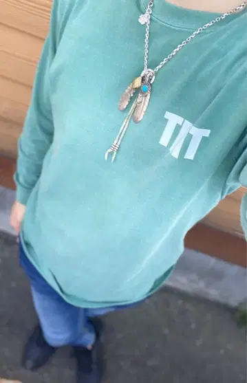 TMT BIGHOLIDAY 그린 컬러 긴팔 티셔츠